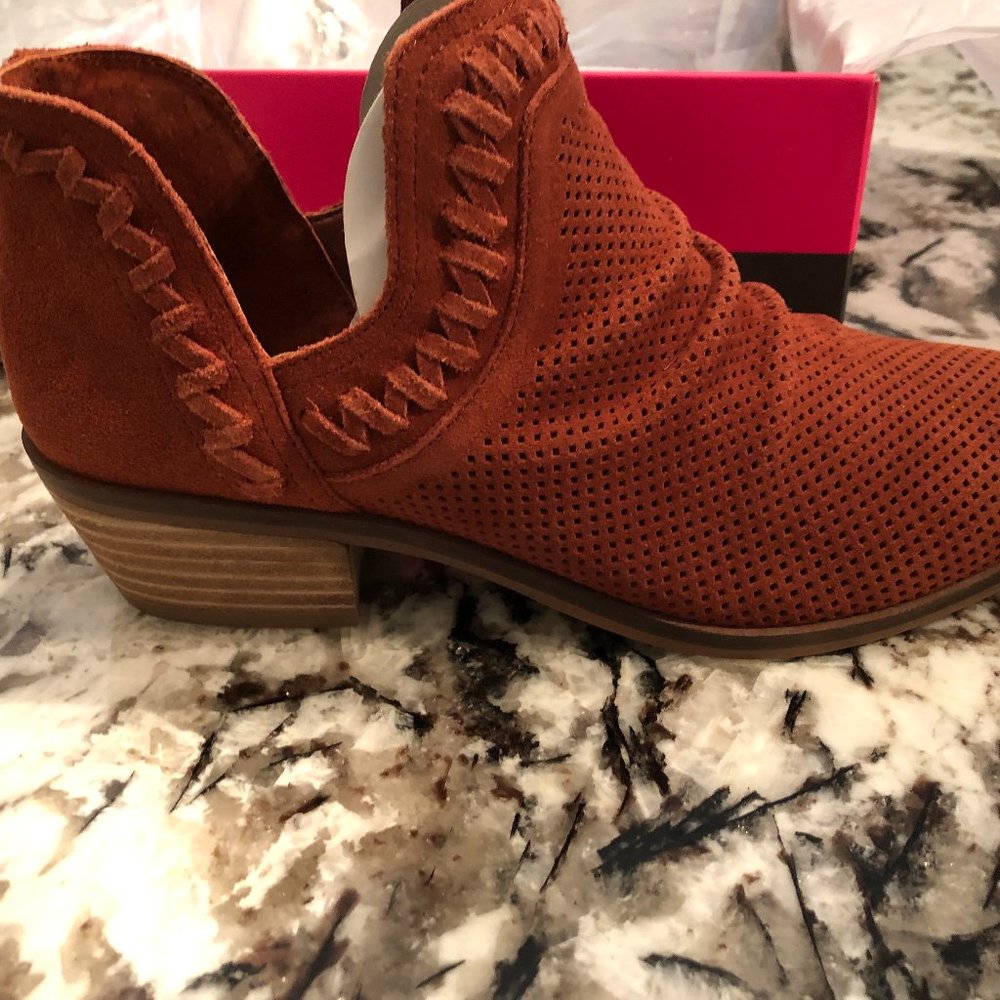 Vince Camuto Plamina Bootie -Cayenne
